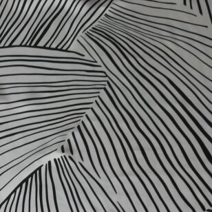 Juostelinio pynimo baltas juodais ornamentais margintas šilkas